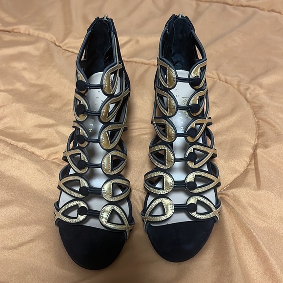 Lord & Taylor Black Suede Metallic Gold Gladiator Shoes Size 8 - Picture 4 of 8